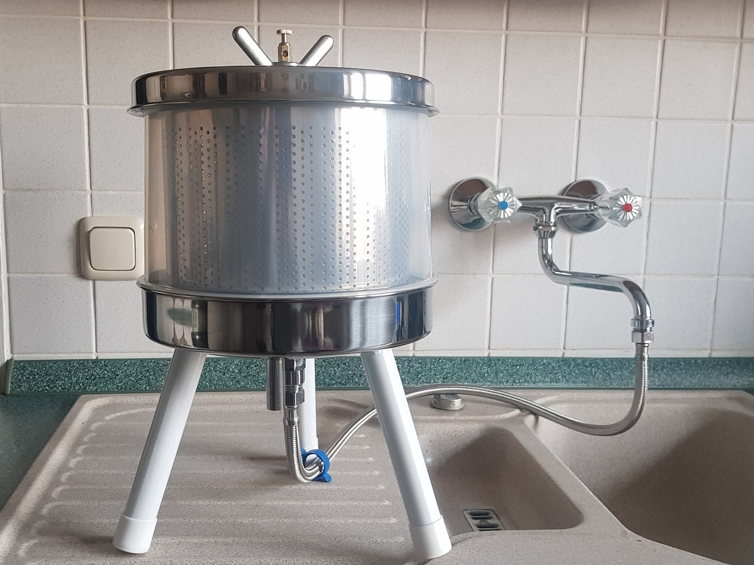 mini-hydropresse_am_wasserhahn_angeschlossen